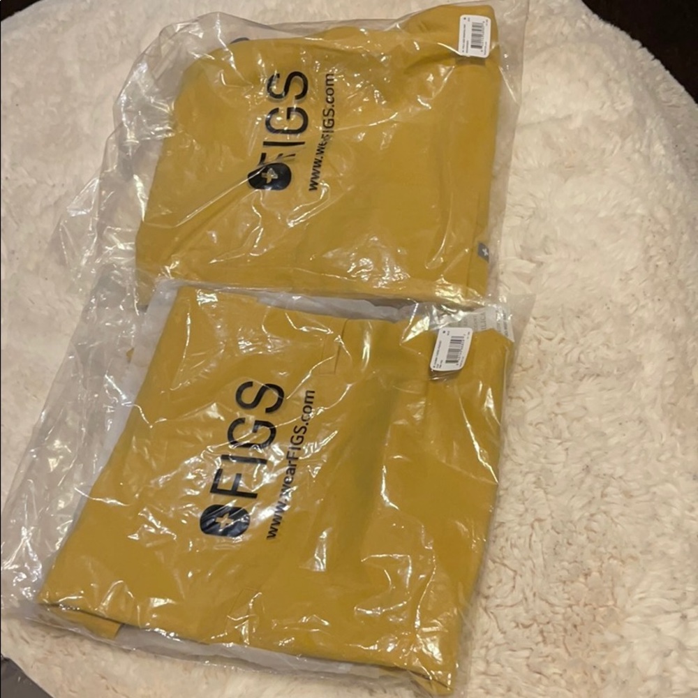 FIGS Scrub Set; Limited Edition Gold🌼🌼NWT